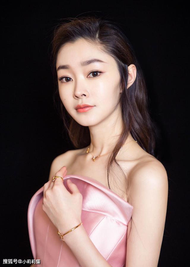 宋轶第二任丈夫照片对比,宋轶，从荧幕到生活的蜕变——第二任丈夫照片对比的背后