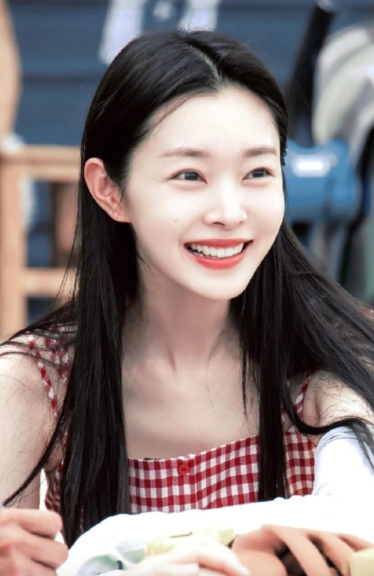 白敬亭女朋友是宋轶吗?,白敬亭与宋轶，绯闻还是真爱？娱乐圈的甜蜜误会