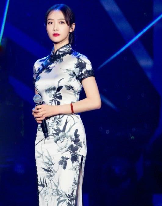 宋轶是哪个公司的艺人老板是谁呀,宋轶的演艺之路，从公司归属到幕后老板揭秘