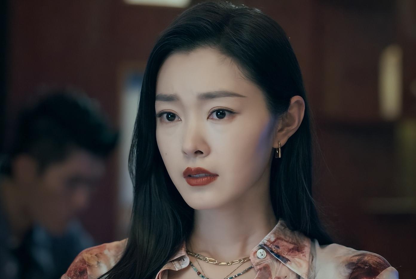 宋轶穿旗袍坐下的视频,宋轶穿旗袍坐下的瞬间，古典韵味与现代时尚的完美交融