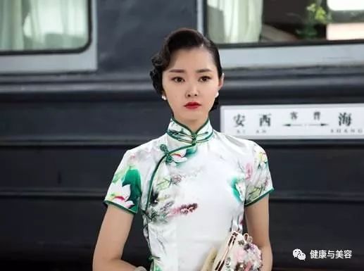宋轶旗袍装小楼又东风露大腿,宋轶旗袍装，小楼又东风，风情万种的东方韵味