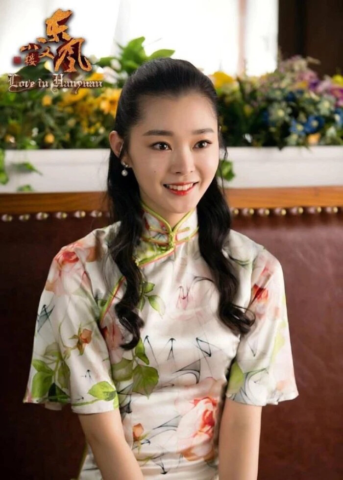 小楼又东风宋轶穿旗袍,穿越时光的旗袍佳人——小楼又东风中的宋轶