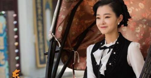 小楼又东风宋轶旗袍多少套,旗袍佳人，宋轶在小楼又东风中的绝美演绎