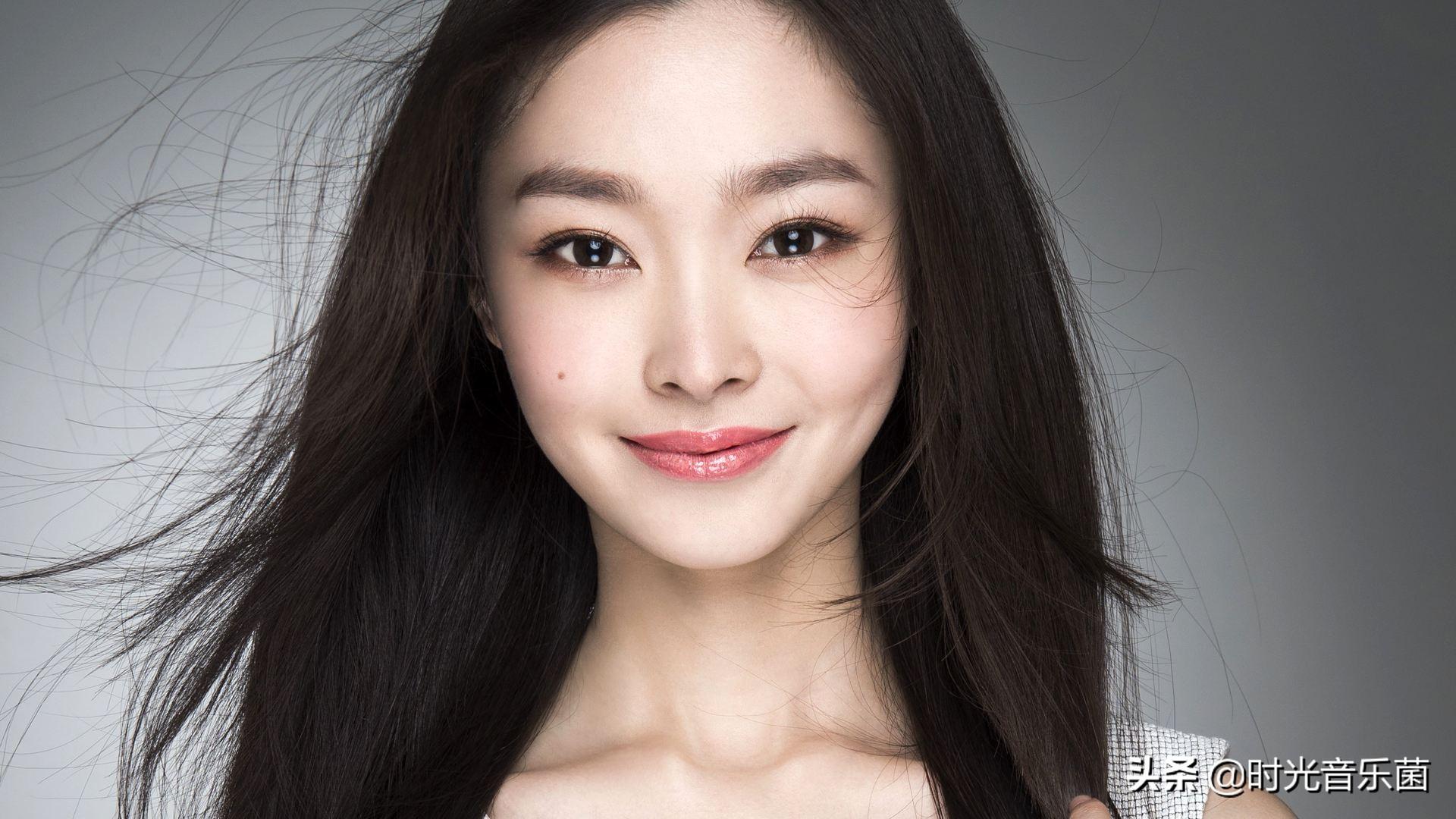 宋轶旗袍坐下的视频,宋轶旗袍坐下的瞬间，古典美与现代审美的完美交融