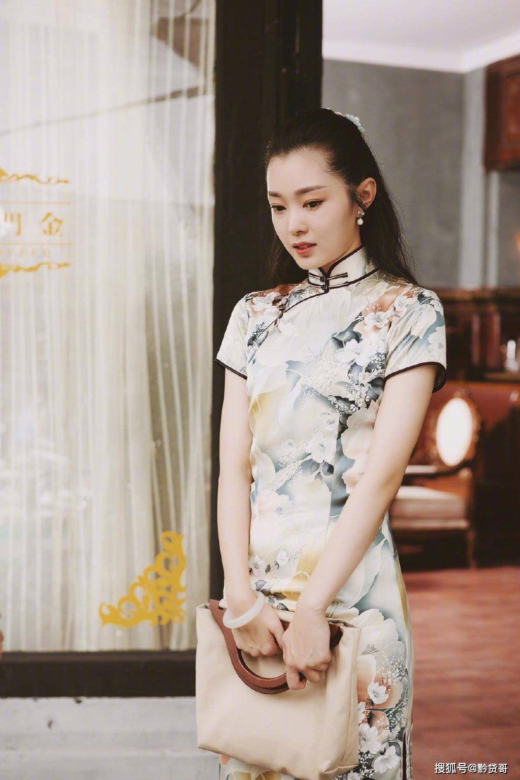 女演员宋轶的旗袍同款,宋轶的旗袍风尚，解锁复古时尚新密码