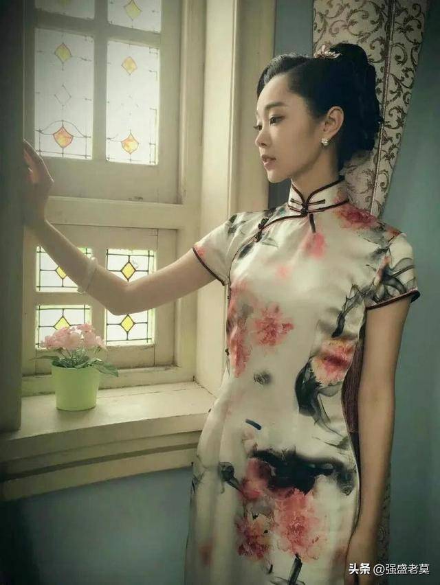 宋轶旗袍照片大全,宋轶，旗袍下的古典韵味——一场视觉盛宴的探索