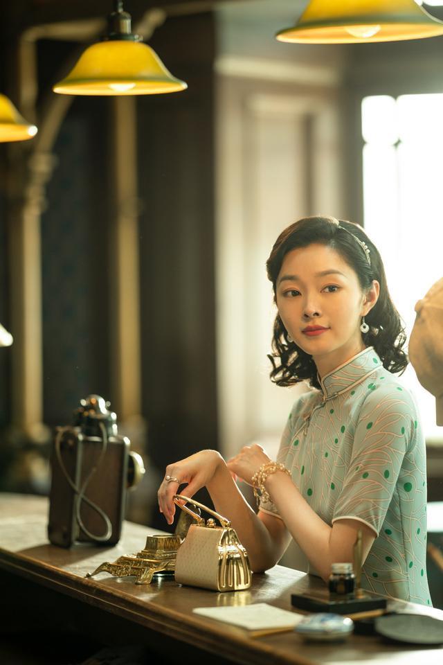 宋轶绿色无袖连衣裙,宋轶的绿色无袖连衣裙，演绎清新与优雅的艺术