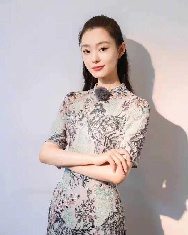 宋轶旗袍装走光了,宋轶旗袍装走光事件引发的思考与讨论——优雅的界限在哪里？