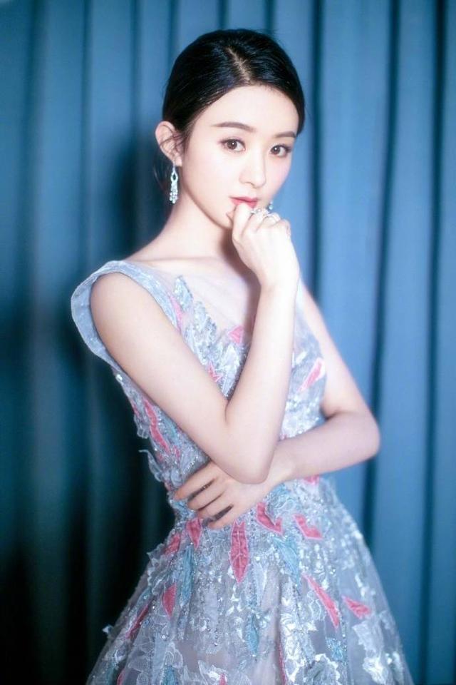 宋轶旗袍视频高清,宋轶旗袍风华，一袭长裙映照的古典美学