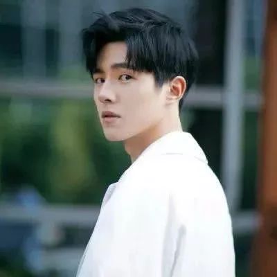 白敬亭和宋轶的恋情绯闻,娱乐圈新风尚，白敬亭与宋轶的恋情绯闻探析