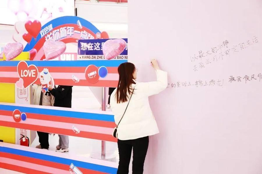安徽彩民10元喜中一注双色球,安徽彩民10元喜中一注双色球，幸运降临的甜蜜瞬间
