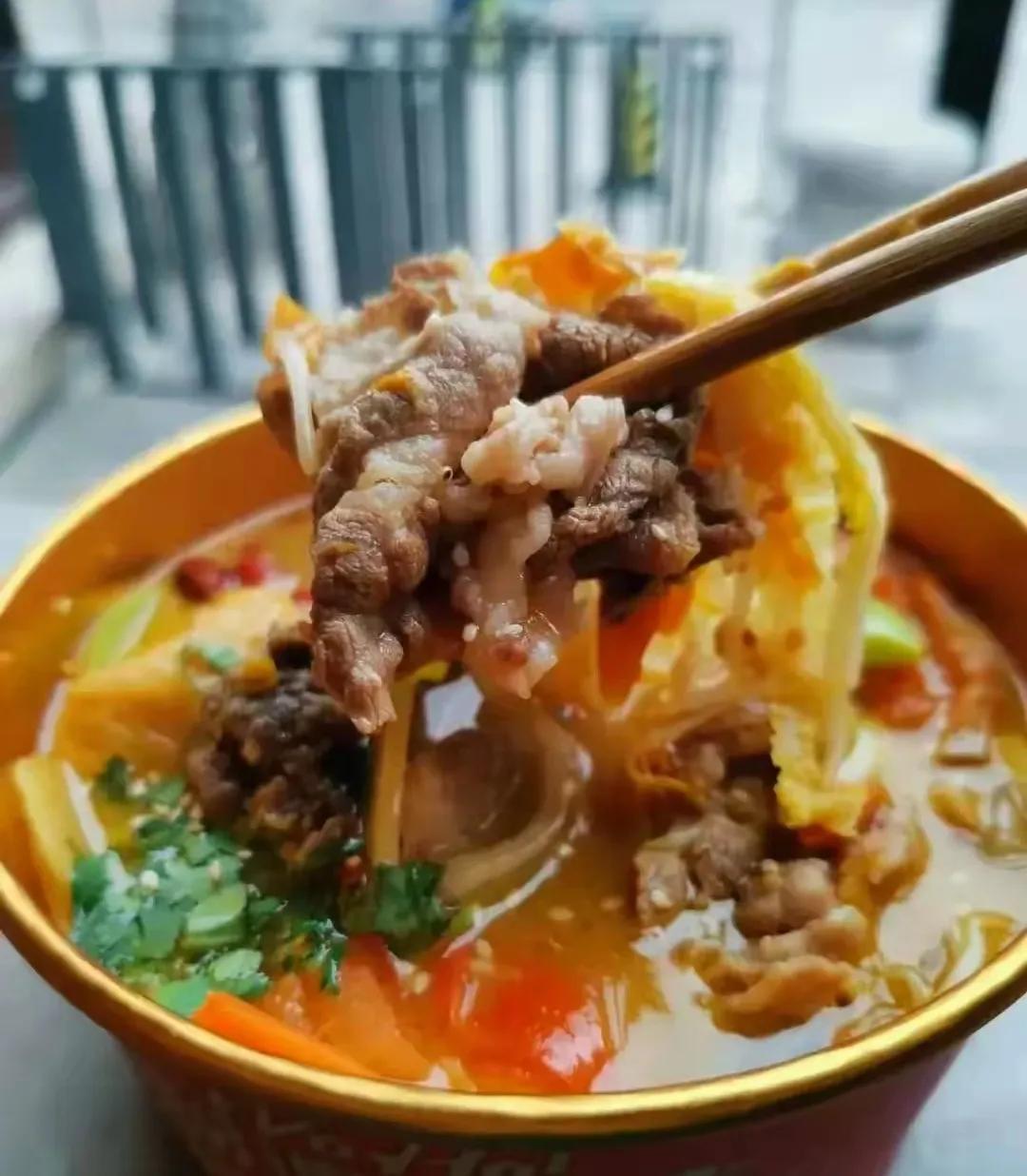 股市的三条线颜色代表,股市中的色彩密码，解读三条线的颜色代表