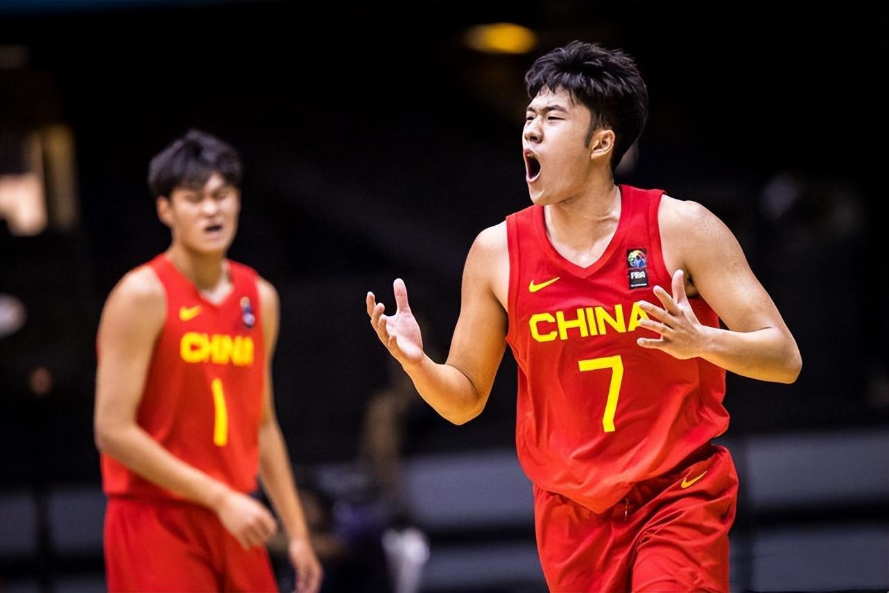 篮球比分今日,篮球赛场风云，今日比分大观